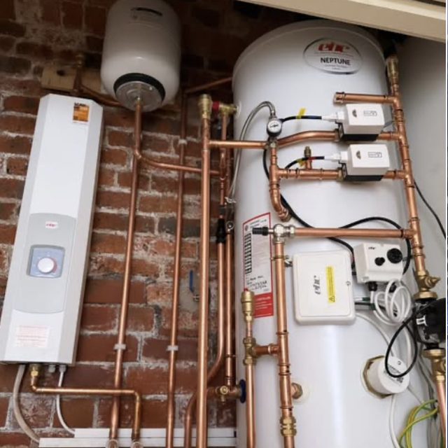 Upgraded system ✅ — new cylinder, zone valves and neat copper work.